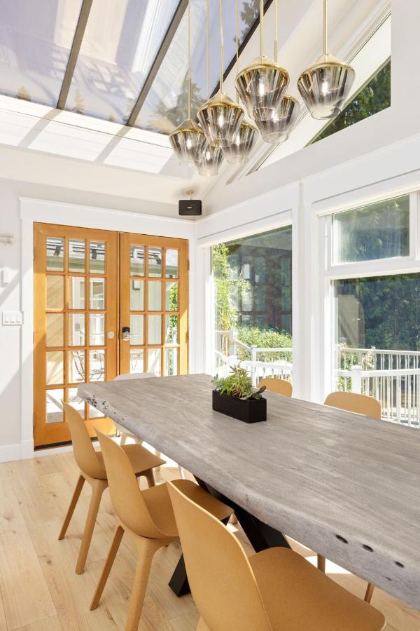 Beautiful Villa With Heated Pool Hot Tub By Forest North Vancouver Exterior photo