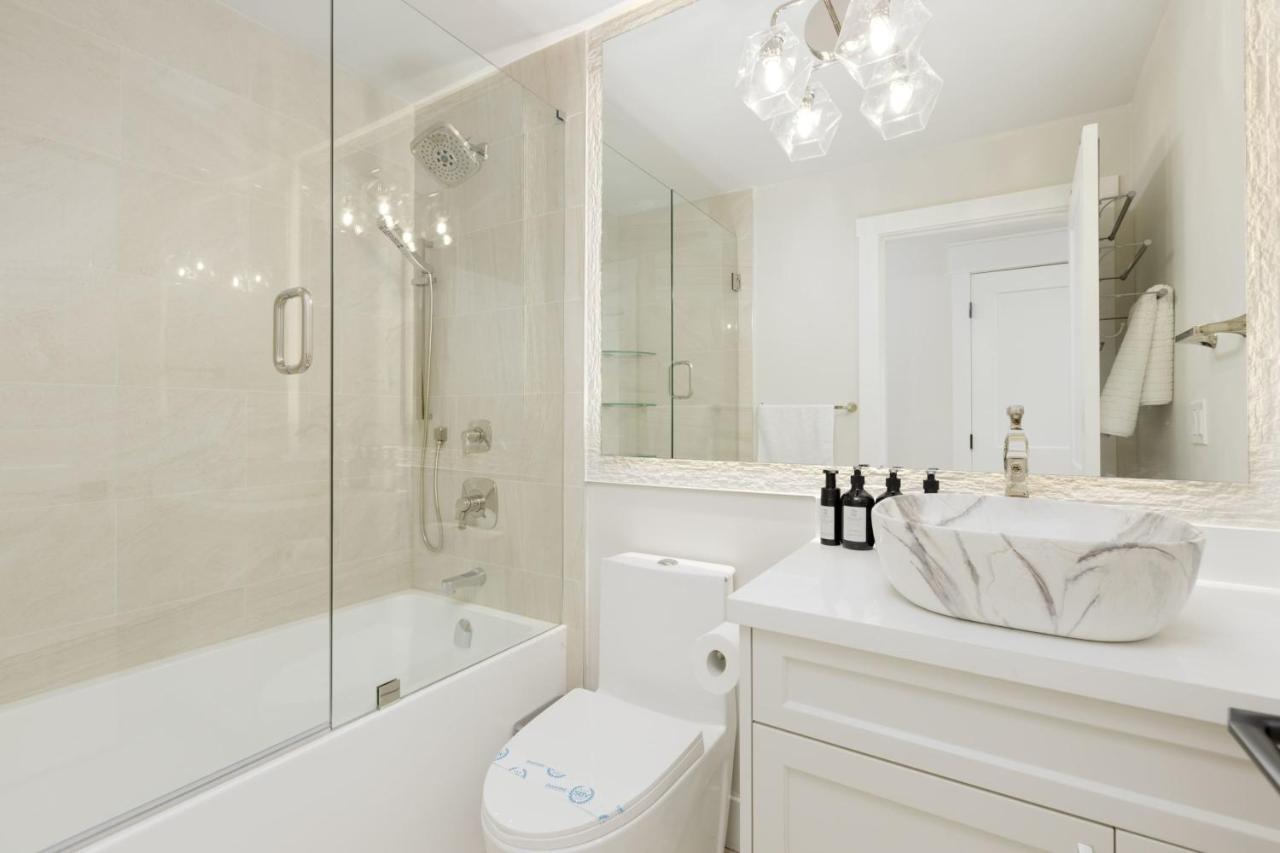 Beautiful Villa With Heated Pool Hot Tub By Forest North Vancouver Exterior photo